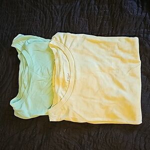 Universal thread shirt size‎  large